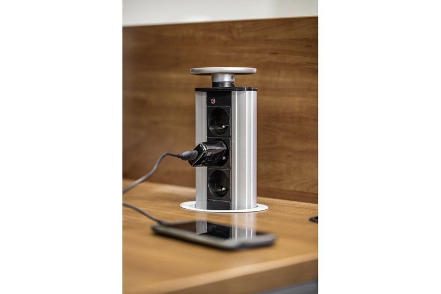 Подовжувач 100mm, 2x розетки із заземленням, 230V AC, 16A. 3600W, 1,5m кабель, чорний AE-BPW3GU-20 фото