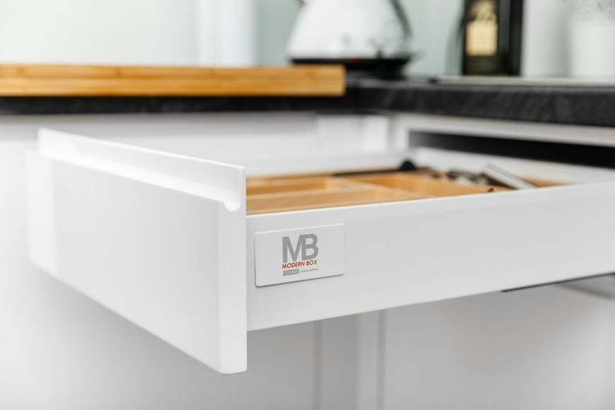 MODERN BOX (квадратна система рейлінгів) 550 мм, низький, 40 кг, колір білий PB-KW-KPL600A1 фото